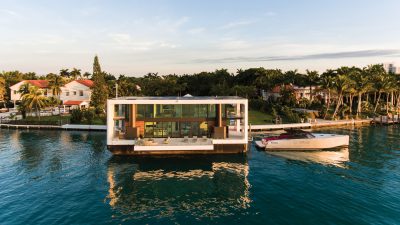 Solar powered yacht – sails and moors for off-grid escape